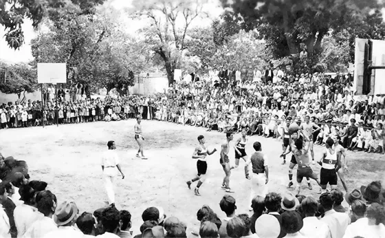 Colegio Sagrado Corazón. 1931. Partido de baloncesto durante el Primer Campeonato Nacional, celebrado en Cúcuta en 1937. El Colegio Sagrado Corazón fue pionero de este deporte cuya práctica se inició en este colegio y en la ciudad en 1931.