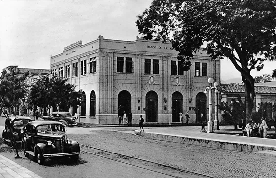 Banco de la República. Avenida 5a con calle 11. Década del 40.