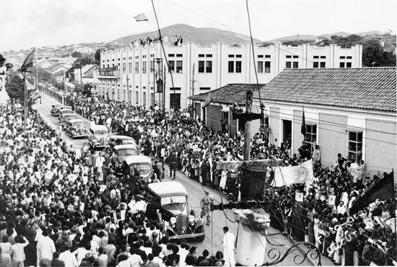 Recibimiento al Presidente Alfonso López Pumarejo en la avenida 5a. Agosto 17 de 1942.