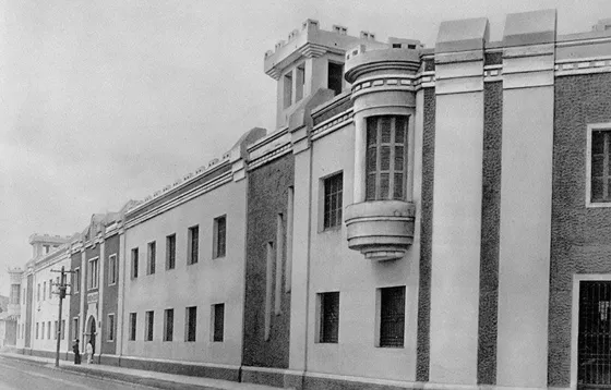 Edificio de la Cárcel Modelo. Avenida 7a entre calles 5a y 6a. Década del 40.