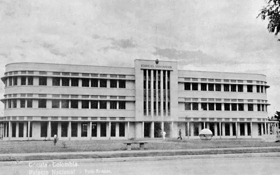Edificio Santander, conocido como Palacio Nacional. Década del 40.