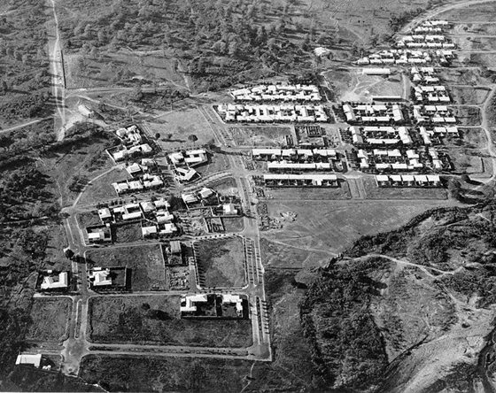Barrio Colsag construido por La Colombian Petroleum Companya a principios de la década del 50. Fue uno de los mas modernos barrios residenciales de la ciudad con marcado estilo norteamericano, pués su finalidad era inicialmente dotar de vivienda a los empleados y funcionarios de esta importante empresa petrolera.
