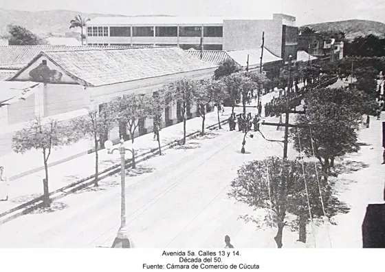 Avenida 5a. Calles 13 y 14. Década del 50. Fuente: Cámara de Comercio de Cúcuta