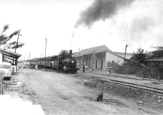 Ferrocarril de Cúcuta. Estación El Salado en la ruta a Puerto Santander antes de su cancelación definitiva a finales de la década del 50. Década del 50.