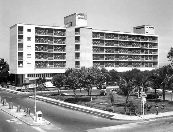 Hotel Tonchala. Este fue el primer hotel moderno de nivel internacional funcional en Cúcuta en la década del 60. Fue inaugurado por el presidente Gustavo Rojas Pinilla en 1957.
