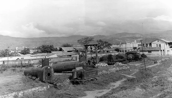Después de la liquidación del Ferrocarril de Cúcuta a finales de la década de los 5, la chatarra y las edificaciones de las antiguas estaciones de lo que fue el mas importante medio de transporte de la región quedaron en completo abandono y olvido. Década del 60