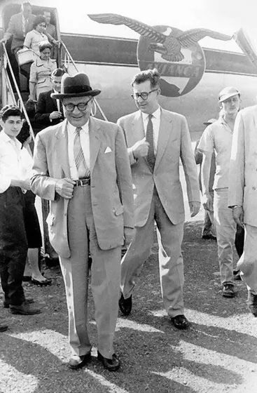 Visita a la ciudad de los doctores Carlos Lleras Restrepo y Virgilio Barco en los tiempos del Frente Nacional. Década del 60.