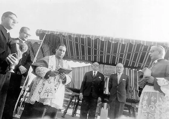 Inauguración del Puente Internacional Simón Bolívar el 24 de Febrero de 1962. En la gráfica se observa de izquierda a derecha al presidente de Venezuela, Rómulo Betancourt, el presidente de Colombia, Alberto Lleras Camargo y al Obispo de Cúcuta, Pablo Correa León. Febrero 24 de 1962