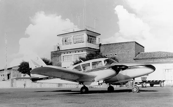 Aeropuerto Cazadero de Cúcuta. Este fue el aeropuerto de la ciudad hasta la década de los 70 cuando se construyó el actual aeropuerto Camilo Daza. Década. del 60.