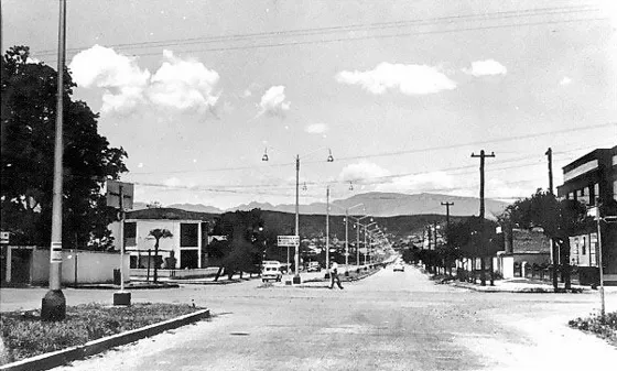 Diagonal Santander con Avenida Gran Colombia. Década del 60.