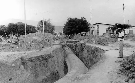 Ampliación del sistema de alcantarillado de Cúcuta. Diagonal Santander con avenida 4a. 1964.
