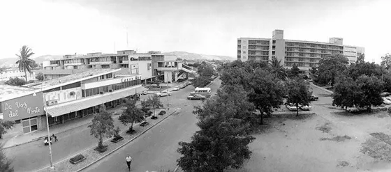 Avenida O Calle 10. A la derecha el Hotel Tonchalá. Década del 70.