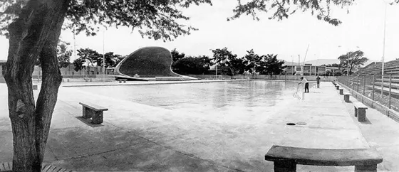 Piscina Olímpica y Concha acústica en inmediaciones al Estadio General Santander. Década del 70.