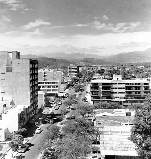 Avenida Cero vista desde la calle 11. Década del 80.