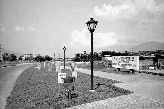 Malecón. Paseo de Los Próceres en La Avenida Libertadores. Inaugurado el 17 de Junio de 1983, durante la administración de la Gobernadora Margarita Silva de Uribe.