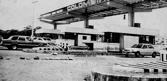 Aduana en el Puente Internacional Simón Bolivar, en la frontera con Venezuela. Década del 80