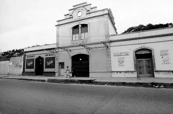 Antigua Estación Sur del Ferrocarril en el Barrio San Rafael. Década del 80.