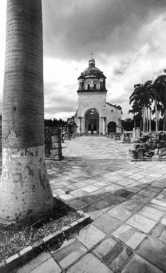 Templo histórico Villa del Rosario. Lugar donde se celebró el Congreso de la Gran Colombia en 1821, el cual fue el inicio de las Repúblicas de Venezuela y Colombia. Foto de la década del 80.