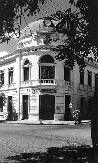 Palacio Gobernación conocido como La Cúpula Chata. Década del 80.
