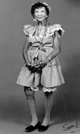 Elisa, otro de los personajes folklóricos de la ciudad. Foto década de los 70.