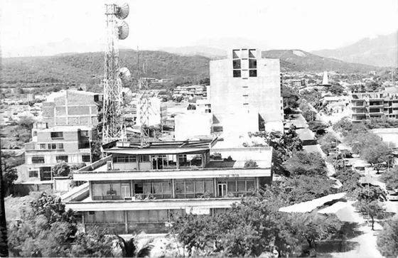 Oficina Telecom. Avenida O entre Calles 10 y 11.