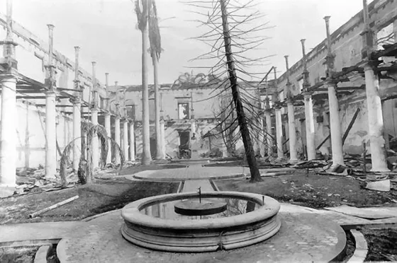 Interior Palacio de Gobierno después del incendio.Octubre 1989.