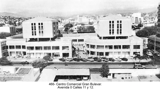 Centro Comercial Gran Bulevar. Avenida O Calles 11 y 12.