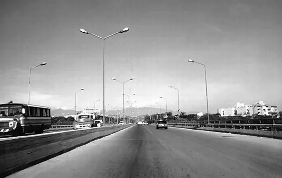 Puente Elías M. Soto. Fue ampliado a 4 carriles en la década del 90.
