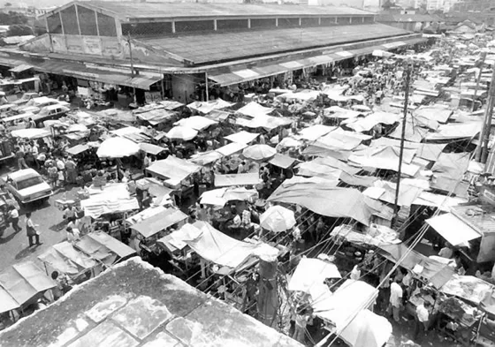 Sector del Mercado de la Sexta, antes del desalojo de los vendedores ambulantes por el Alcalde Pauselino Camargo en Abril 8 de 1997.
