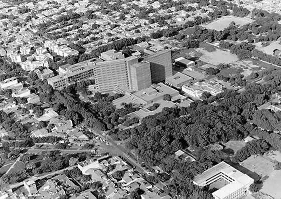Vista aérea del Barrio Guimaral, se aprecia el Hospital Erasmo Meoz, el centro hospitalario mas grande de la ciudad. Foto década del 90.