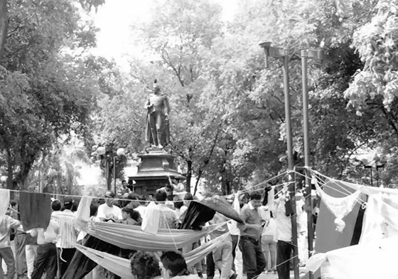 Las marchas campesinas tuvieron como punto de concentración el Parque Santander. Foto década del 90.