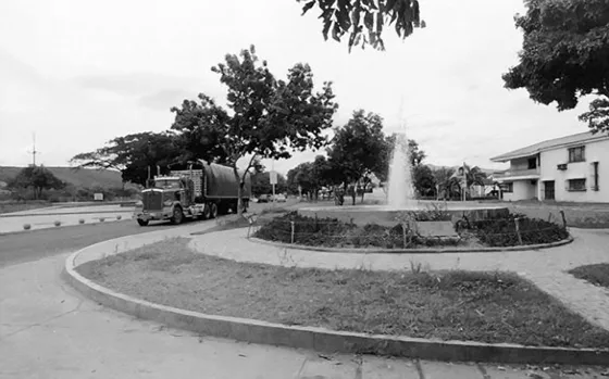 Fuente Luminosa en La Avenida Libertadores. Foto década del 90.