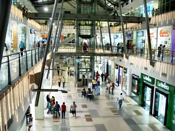 CENTRO COMERCIAL VENTURA PLAZA Calle 10 con AV. Diagonal Santander