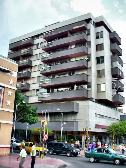 Edificio Colegio Médico Calle 11 con Av. Cero