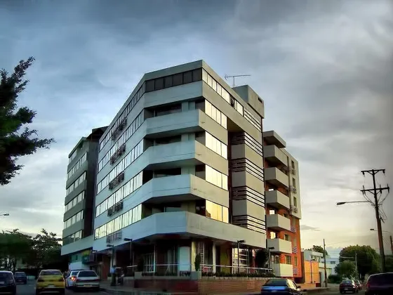 Edificio en el Malecón Calle 15A con av. Libertadores