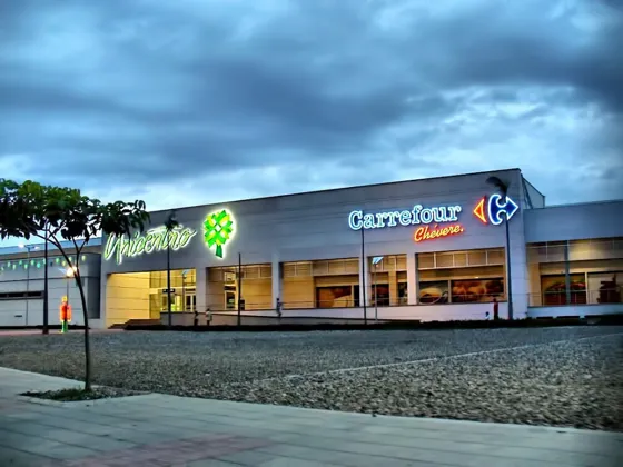 Centro Comercial Unicentro Avenida Libertadores al lado de Prados Norte