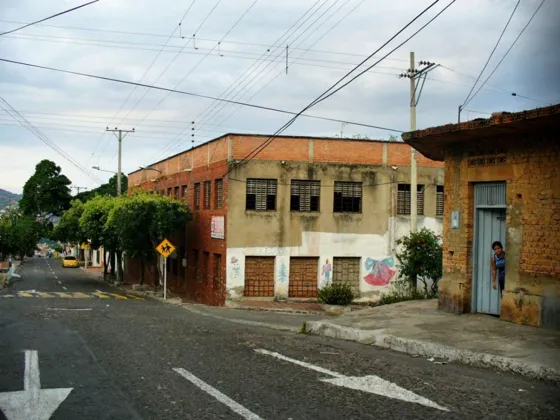 Colegio Gonzalo Rivera Laguado Barrio el Contento calle 15 avenida 15 cerca a la iglesia del Perpetuo Socorro