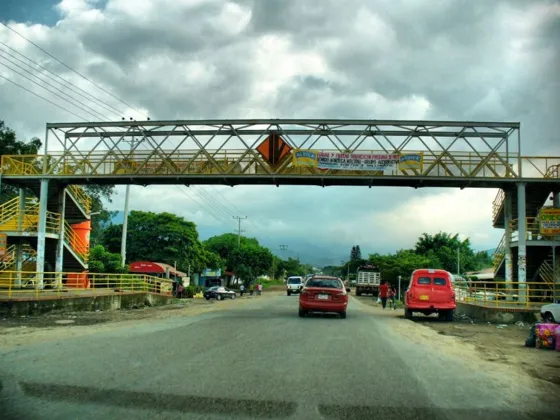 Puente peatonal municipio Los Patios