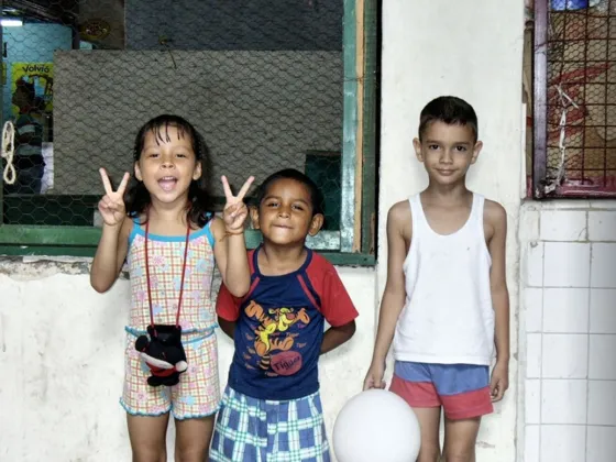 Niños del mercado La Cabrera Calle 18 entre avenidas 4ª y 5ª