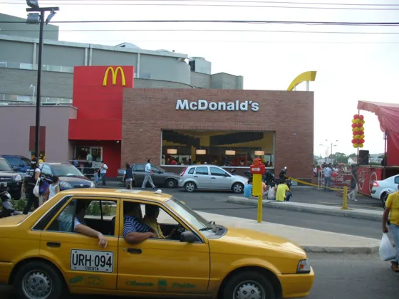 McDonald’s abrió sus puertas en Cúcuta este 8 de noviembre del 2008 Está ubicado al lado del Centro Comercial Ventura Plaza