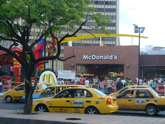 McDonald’s abrió sus puertas en Cúcuta este 8 de noviembre del 2008 Está ubicado al lado del Centro Comercial Ventura Plaza