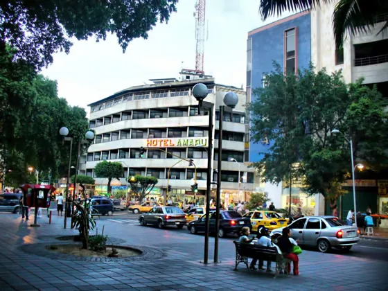Avenida 5ª frente al parque Santander