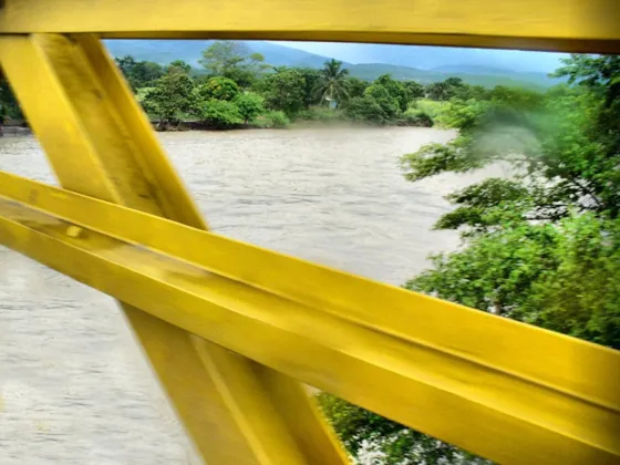 Rio Zulio algo crecido por las lluvias continuas