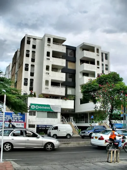 Edificio Faraón Avenida Cero entre calles 13 y 14
