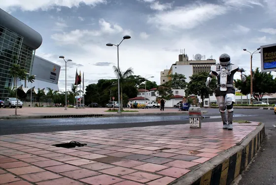 Plazoleta frente al centro comercial