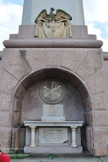Base monumento Cristo Rey. Se observa parte del atrio de la catedral San José recuperado del torramata 187%