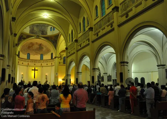 Interior de la iglesia San Antonio de Padua. Calle 9 entre avenidas 8 y 9. Cúcuta