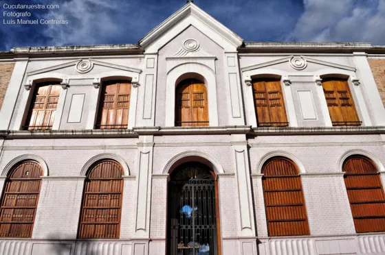 Fachada Biblioteca Pública Julio Pérez Ferrero. Cúcuta