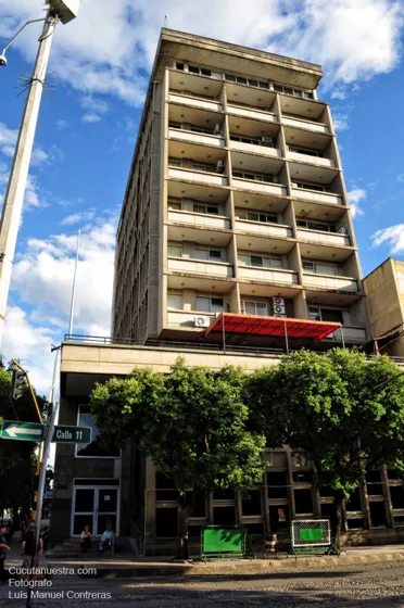 Edificio donde funcionó el banco de la República. Calle 11 av. *