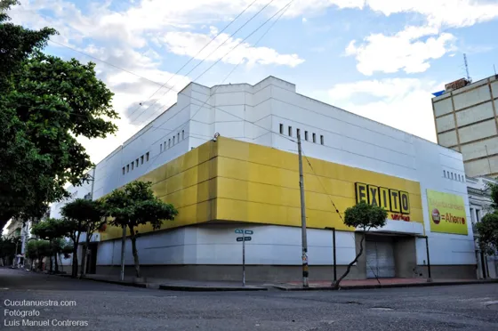 Almacén Éxito avenida 5 con calle 12. Cúcuta